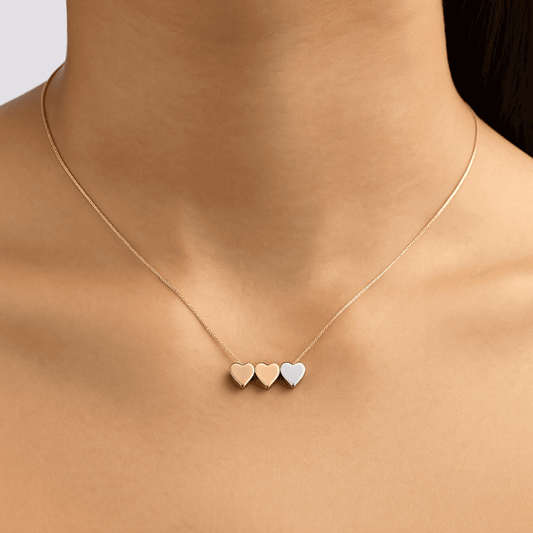 Correntes — COLAR COM 3 CORAÇÕES TRICOLOR - BANHO OURO 18K