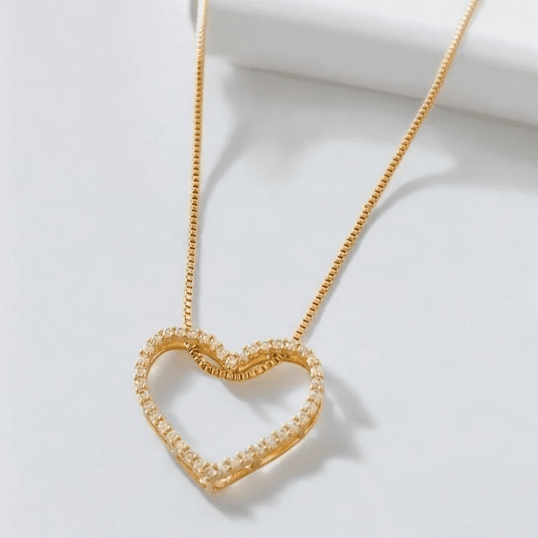 Correntes — CORRENTE COM PINGENTE DE CORAÇÃO CRAVEJADO EM ZIRCÔNIAS - BANHO OURO 18K