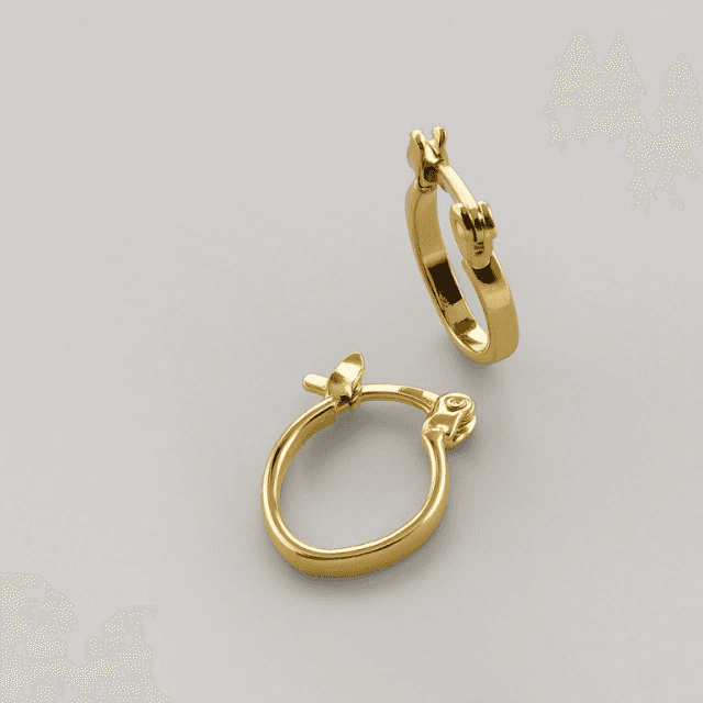 Brincos de Argola — BANHO OURO 18K - BRINCO ARGOLA LISA OVAL COM FECHO DE TRAVA - PEQUENO