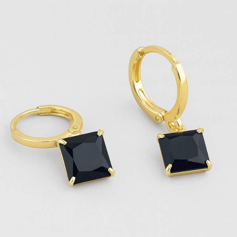 Brincos de Argola — BANHO OURO 18K - BRINCO ARGOLA COM PINGENTE DE PEDRA PRETA QUADRADA - PEQUENO