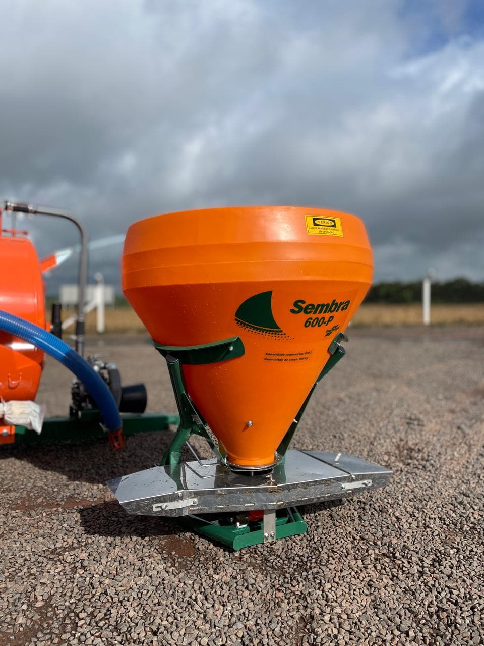 Distribuidor de Fertilizantes, Sementes e Calcário Incomagri Sembra 600 - Com Direcionador Inox — default