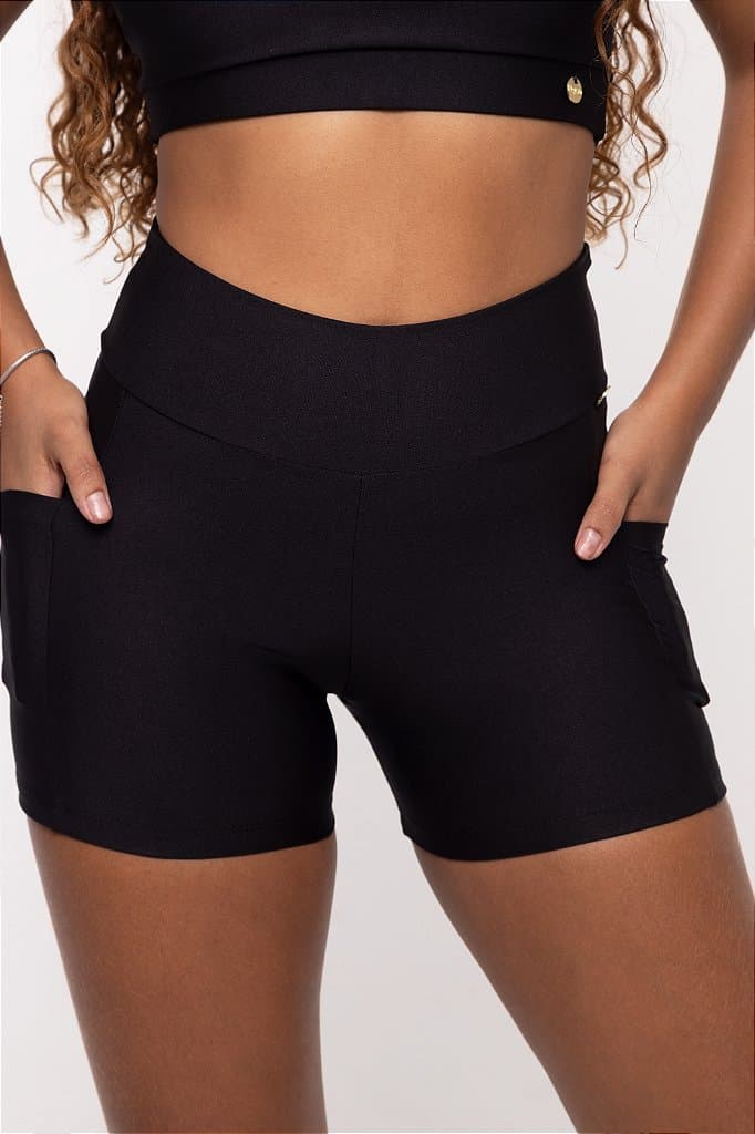 Short com Bolso — Preto / M