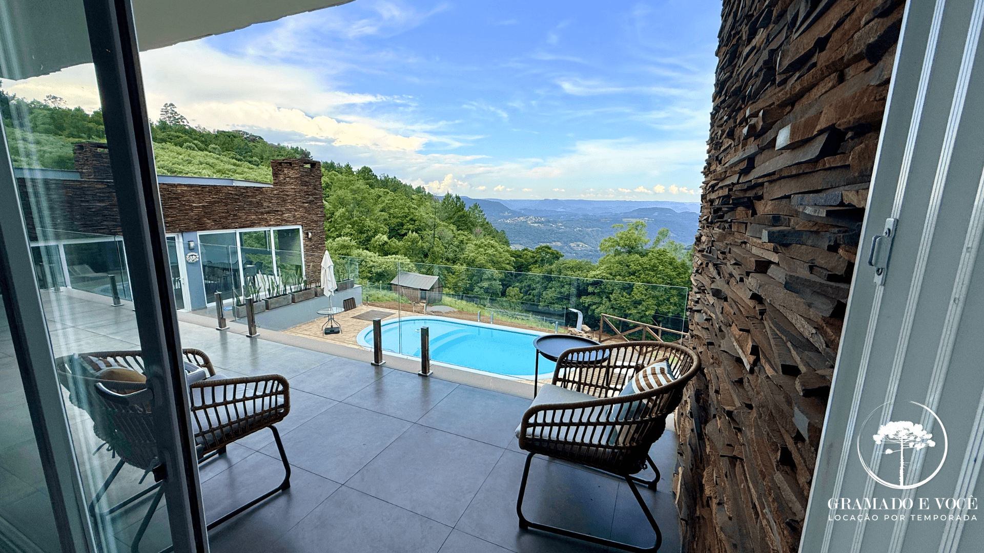 Casa com piscina 3 suítes a 15 min Centro Gramado