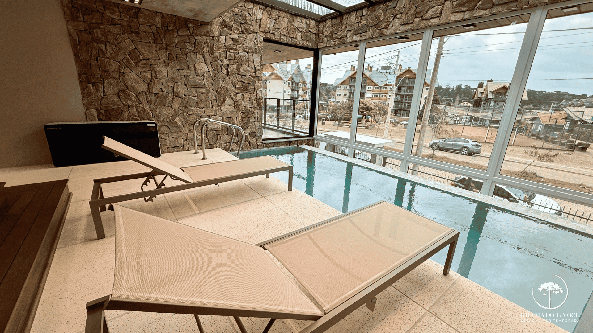Apartamento novo no Centro de Canela com piscina aquecida