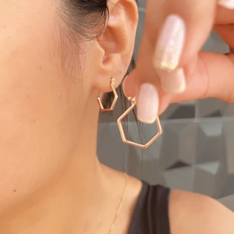 Brinco Argola Hexagonal Banho de Ouro 18k