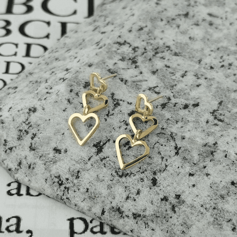 Brinco Três Corações Pendurados Banho de Ouro 18k