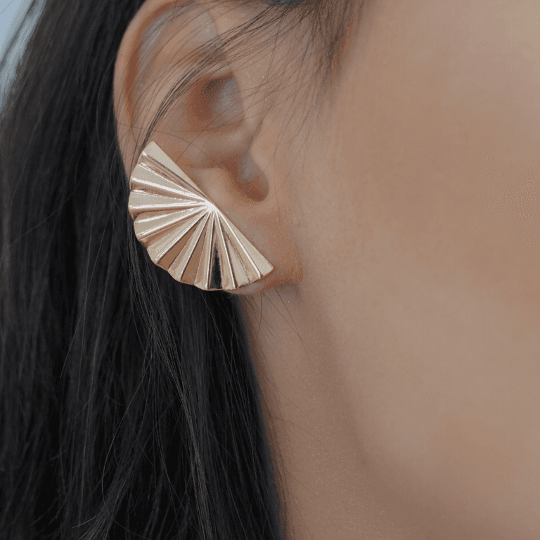 Brinco Leque Sanfonado Banho de Ouro 18k