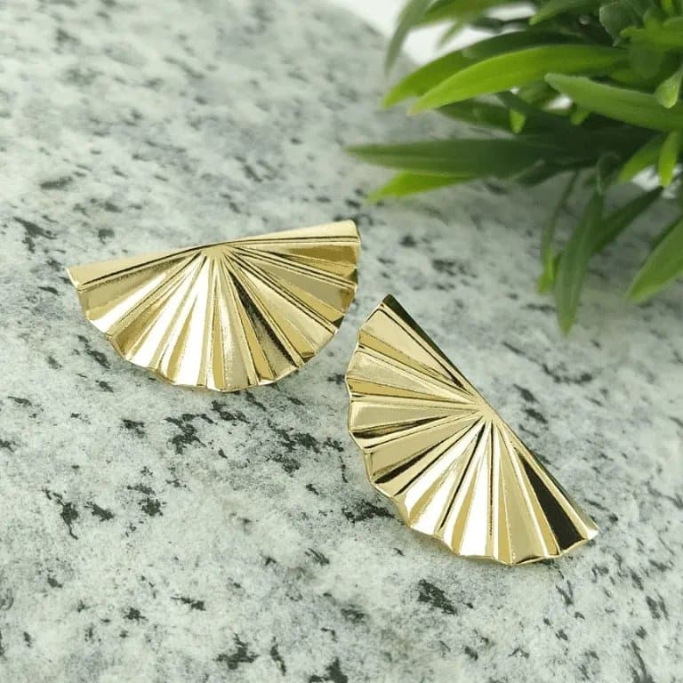 Brinco Leque Sanfonado Banho de Ouro 18k