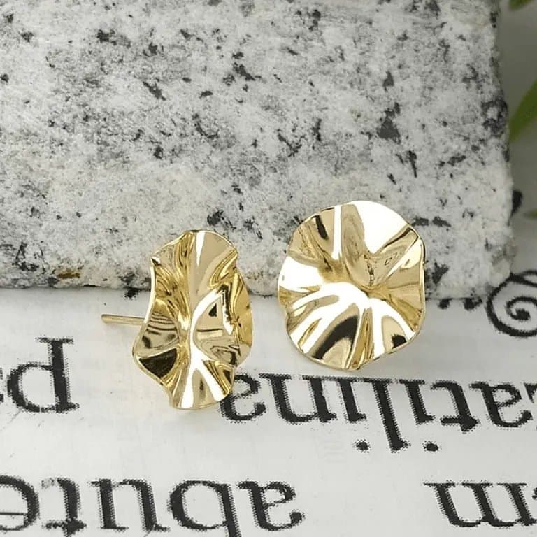 Brinco Irregular Texturizado Banho de Ouro 18k