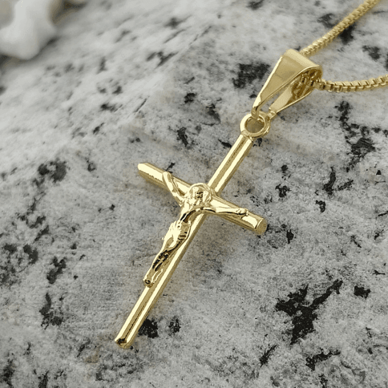 Gargantilha com Pingente Jesus na Cruz Banho de Ouro 18k