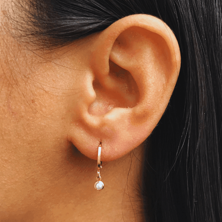 Brinco Argola Pingente Pérola Banho Ouro 18k — P