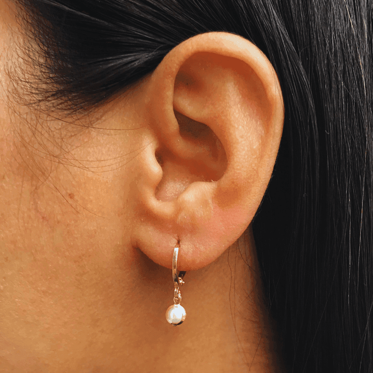 Brinco Argola Pingente Pérola Banho Ouro 18k — M