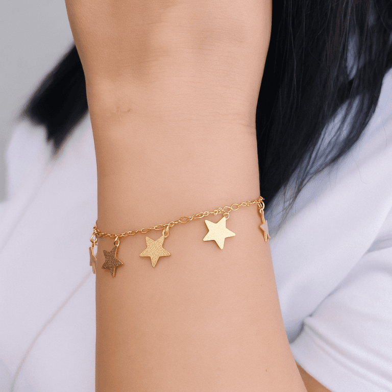 Pulseira com Pingentes Estrela Fosca Banho Ouro 18k — default