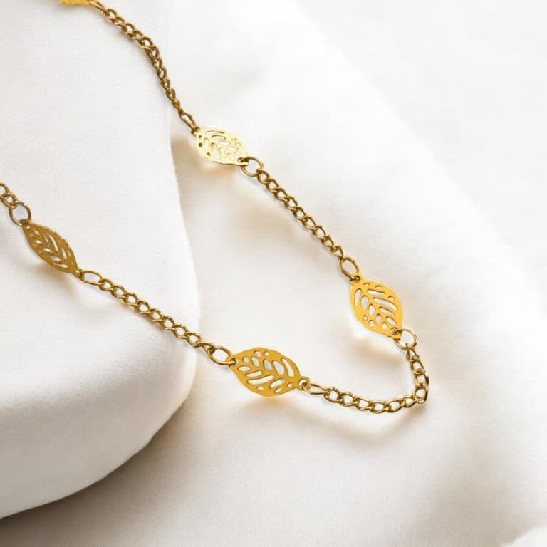Colar com Folhas Banho Ouro 18k