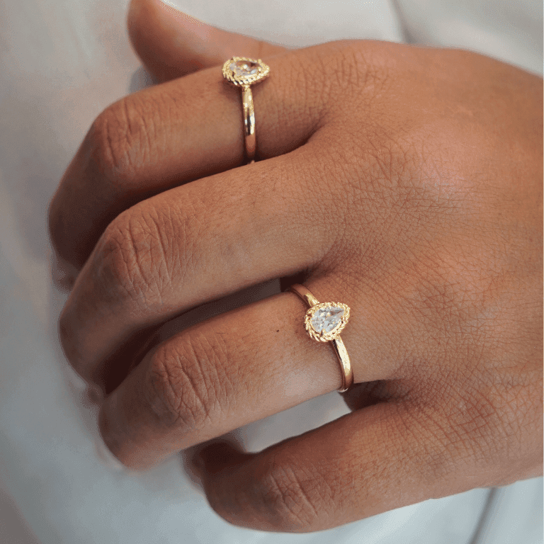 Anel Zircônia Gota Banho Ouro 18k — 19