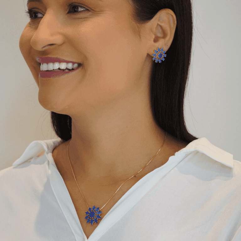 Conjunto Corrente Pingente e Brinco Flor Banho Ouro 18k — Azul