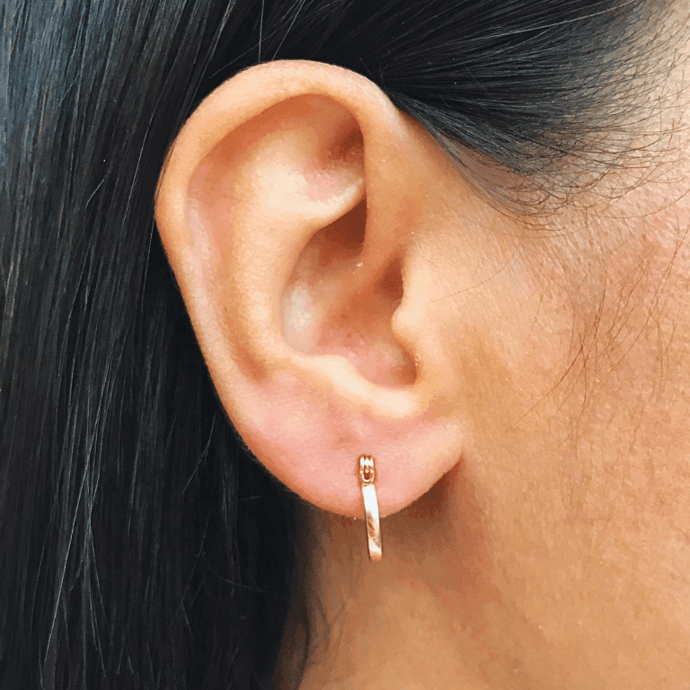 Brinco Argola Oval com Trava Banho Ouro 18k