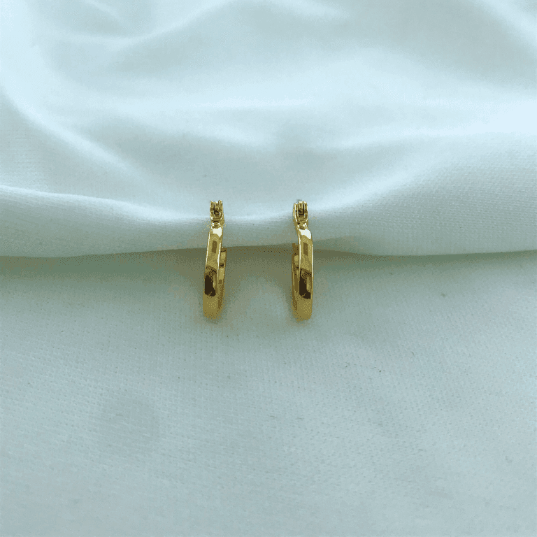 Brinco Argola Oval com Trava Banho Ouro 18k