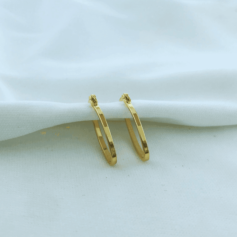 Brinco Argola Oval Liso Banho Ouro 18k