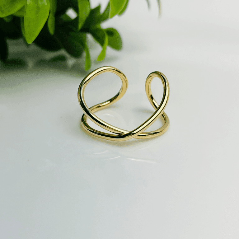 Anel Ajustável Moderno com Aros Cruzados Banho de Ouro 18k