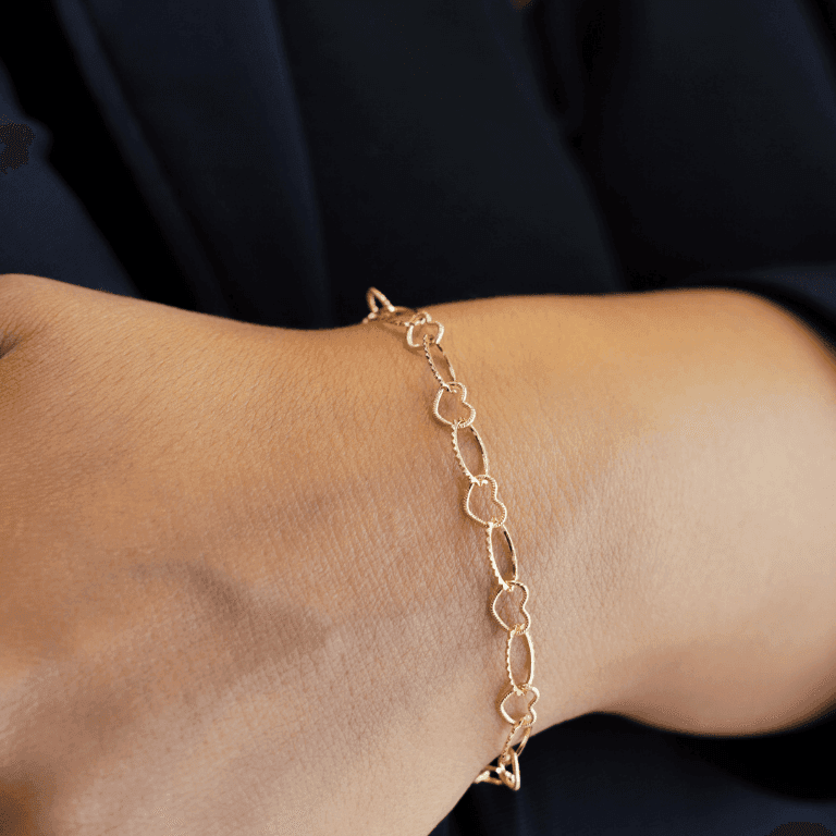 Pulseira com Elo Oval e Coração Banho de Ouro 18k