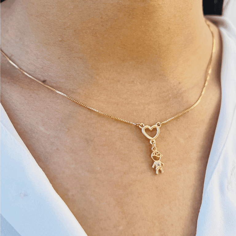 Corrente com Pingente Coração e Filhos Banho de Ouro 18k — 3 Meninas
