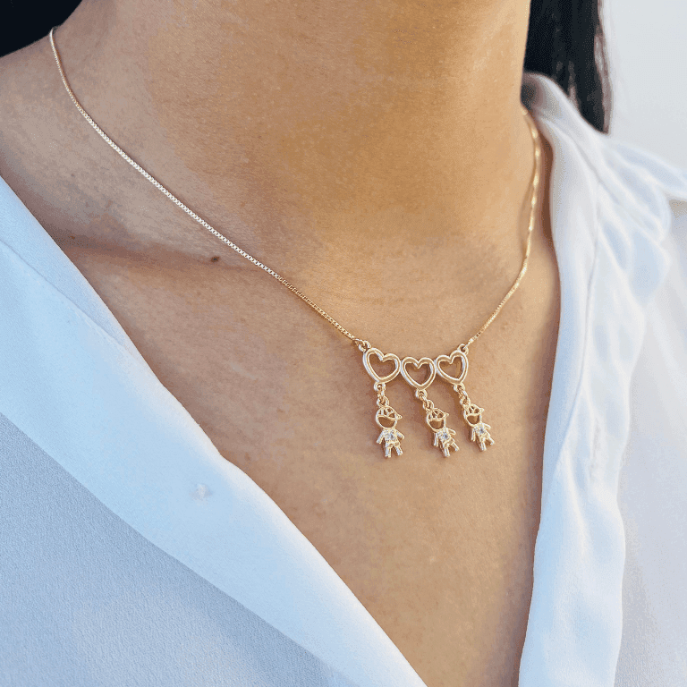 Corrente com Pingente Coração e Filhos Banho de Ouro 18k