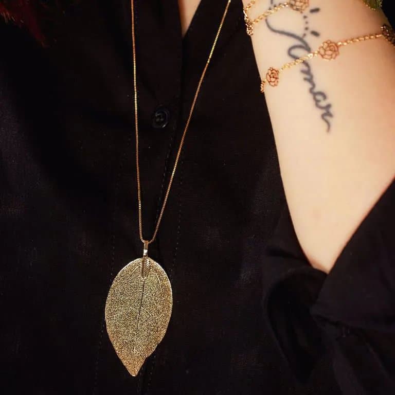 Colar com Pingente Folha Banho de Ouro 18k
