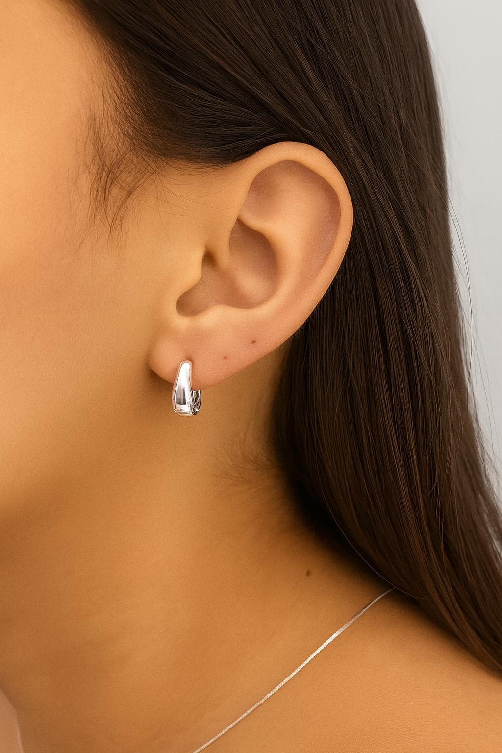 Brinco Argola com Bico em Formato de Gota em Prata 925 — default