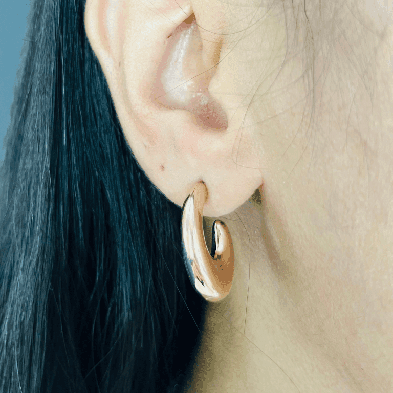 Brinco Oval Meia Argola Banho de Ouro 18k — default