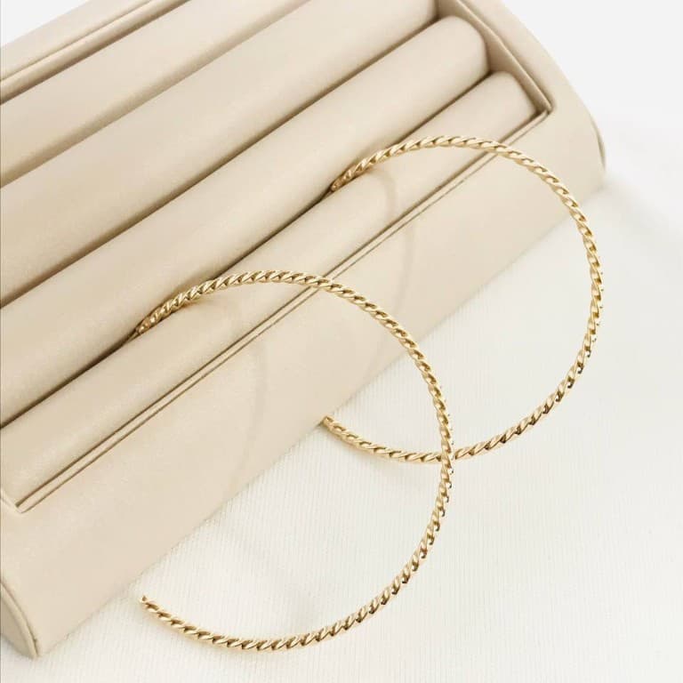 Brinco Argola Aro Torcido Banho de Ouro 18k