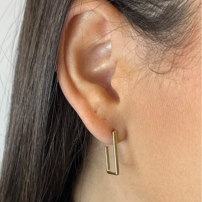 Brinco Meia Argola Quadrada Banho de Ouro 18k — default