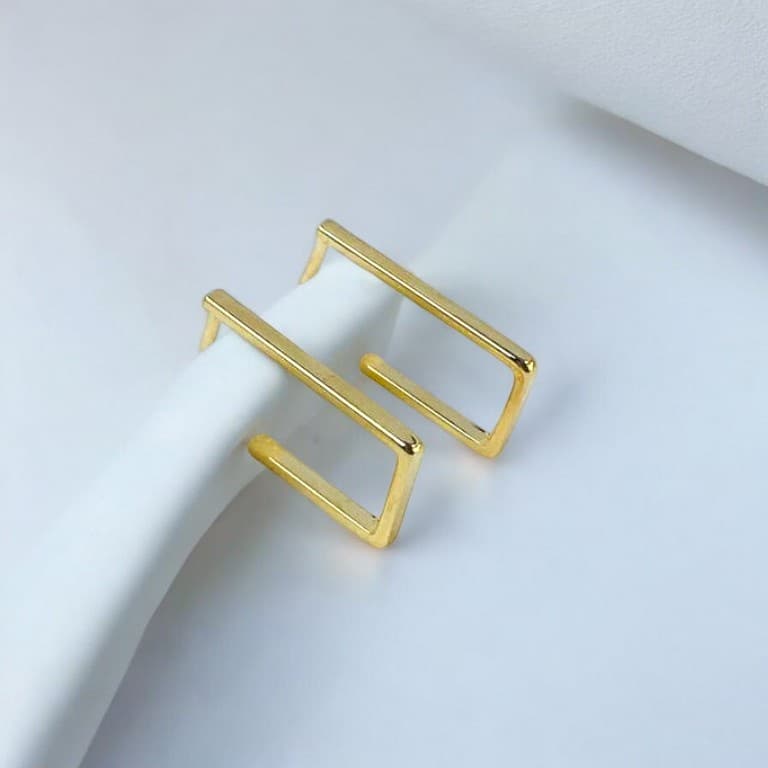 Brinco Meia Argola Quadrada Banho de Ouro 18k