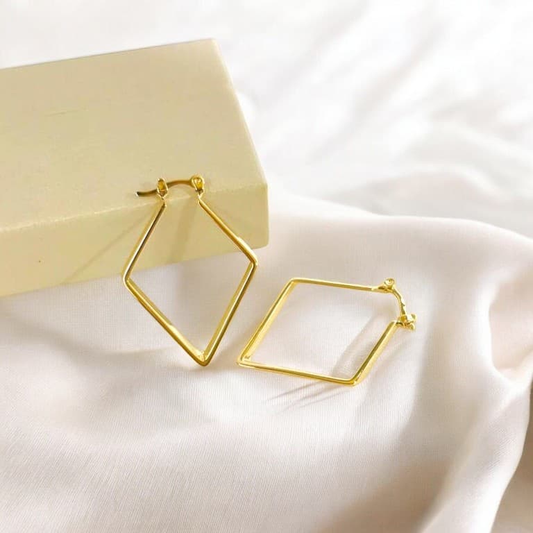 Brinco Argola Losango Banho de Ouro 18k — default