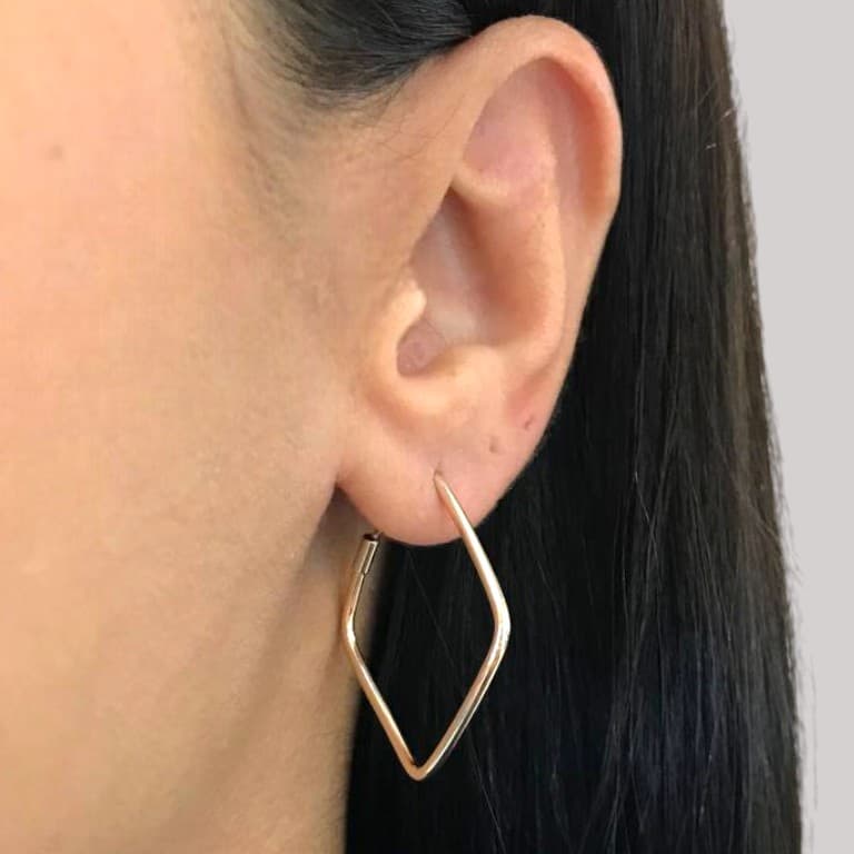 Brinco Argola Oval Losango Banho de Ouro 18k