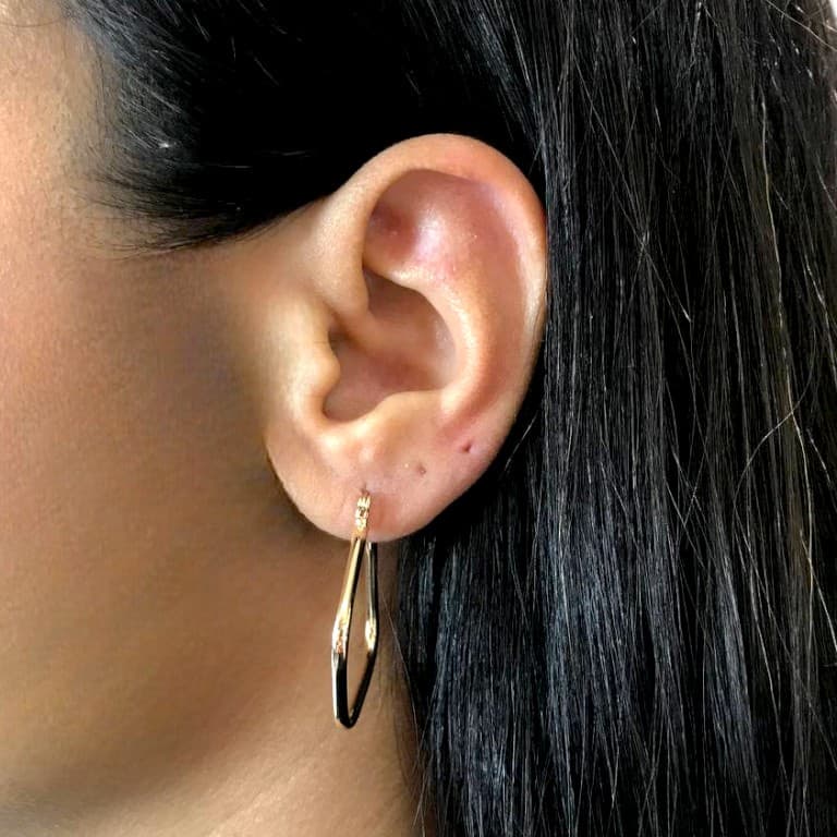 Brinco Argola Oval Pentágono Banho de Ouro 18k — default