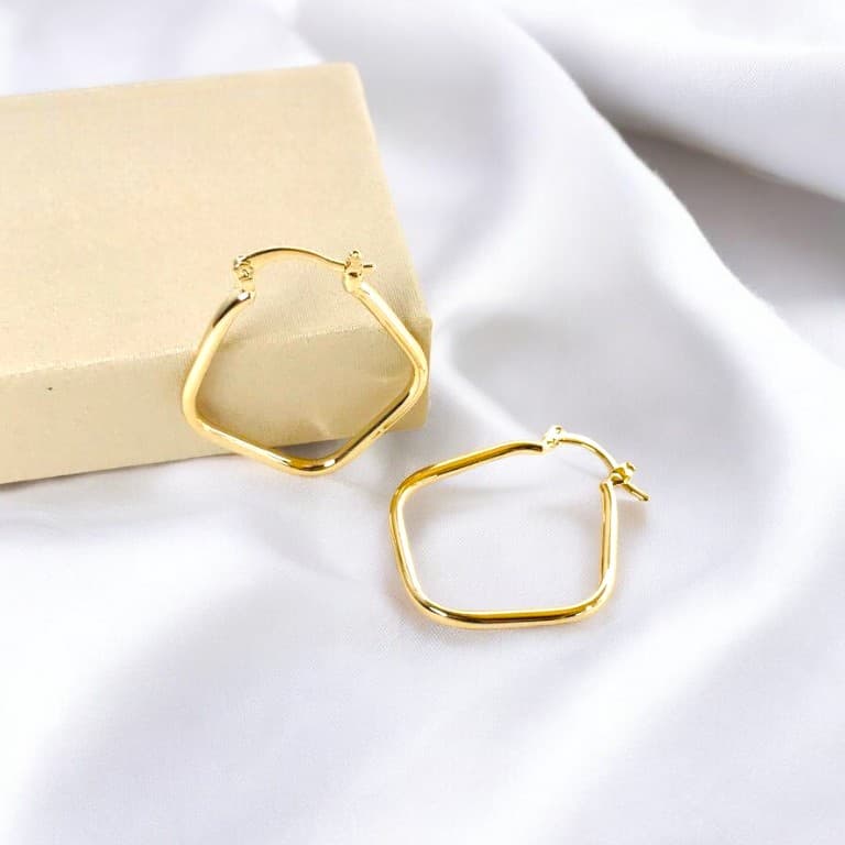 Brinco Argola Oval Pentágono Banho de Ouro 18k