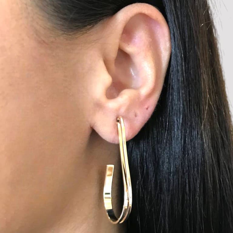 Brinco Meia Argola Oval Banho de Ouro 18k