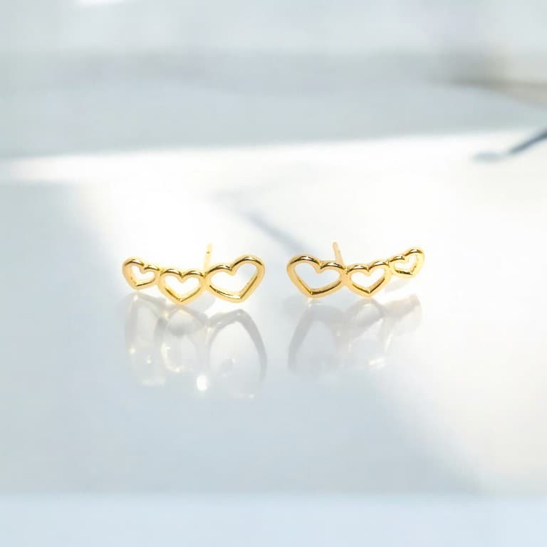 Brinco Earhook Coração Banhado a Ouro 18k
