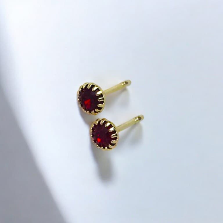Brinco Pedra Vermelha Banhado a Ouro 18k