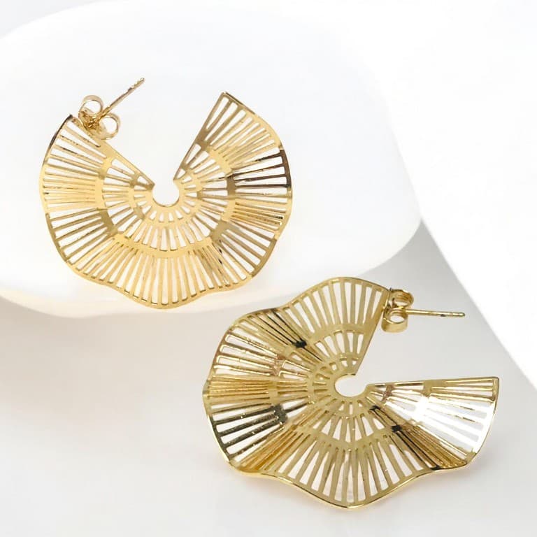 Brinco Leque Vazado Banhado a Ouro 18k