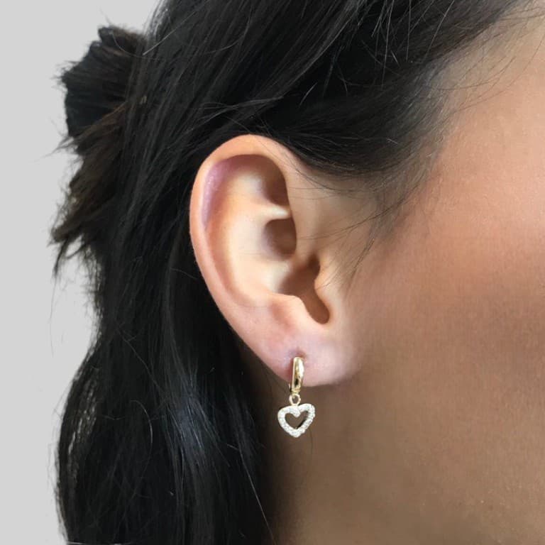 Brinco Argola com Coração Cravejado Banhado a Ouro 18k