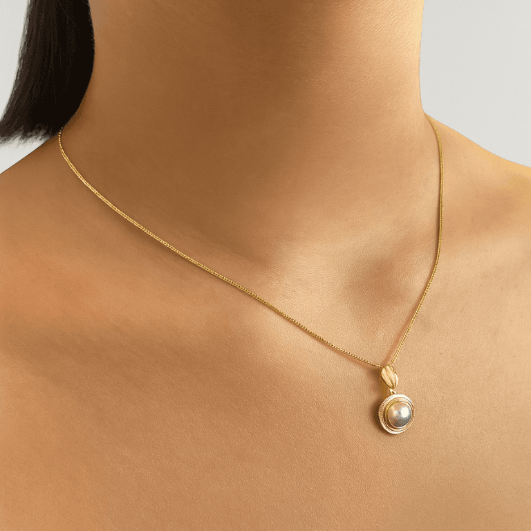 Corrente com Pingente Meia Pérola Banhada a Ouro 18k