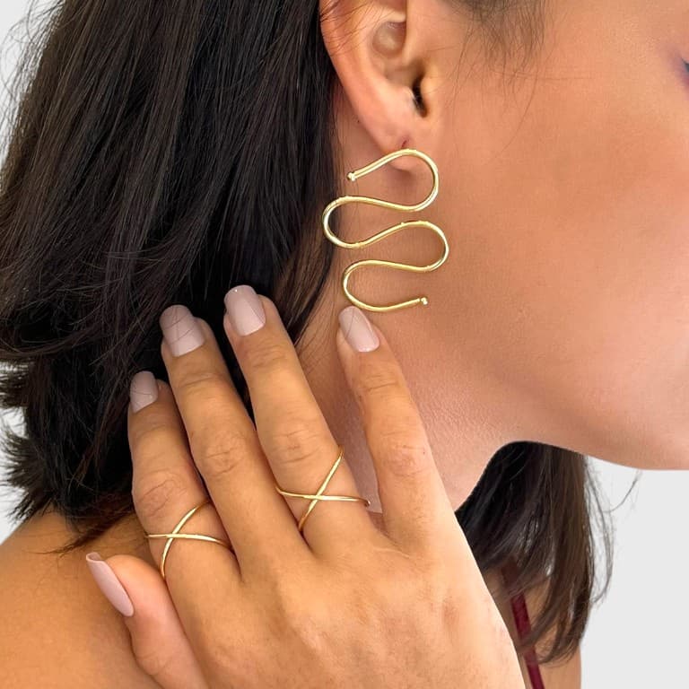 Brinco Ondulado Banhado a Ouro 18K — default
