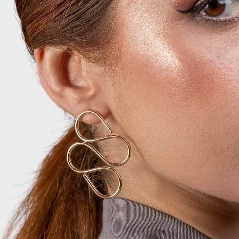 Brinco Ondulado Banhado a Ouro 18K