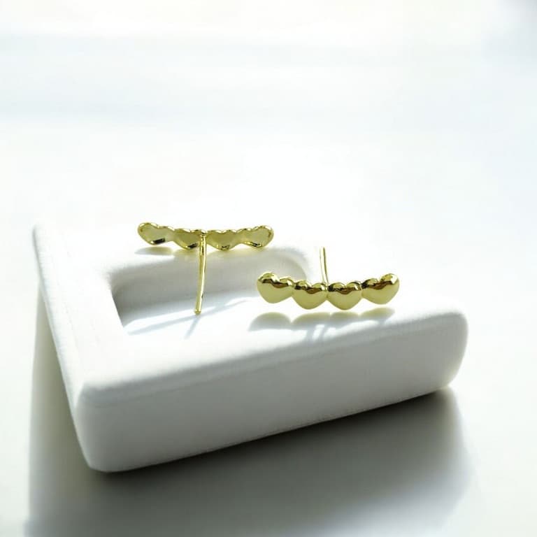 Brinco Earhook Corações Banhado a Ouro 18K