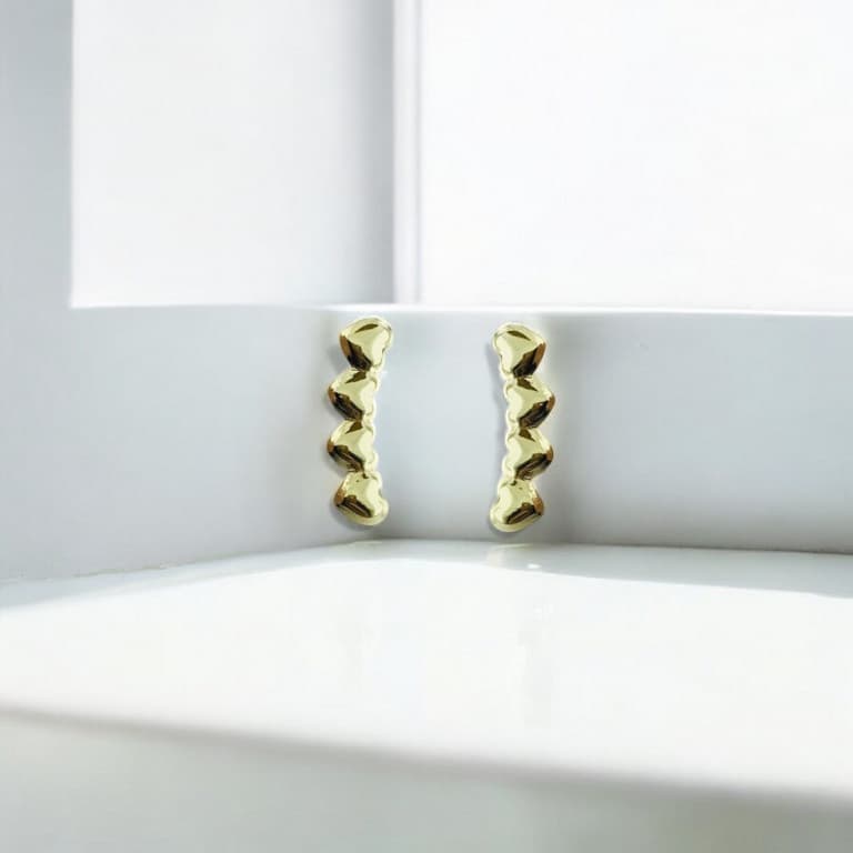 Brinco Earhook Corações Banhado a Ouro 18K