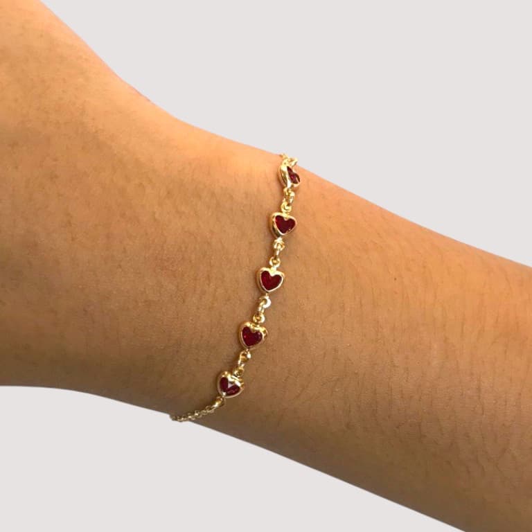 Pulseira com Corações Vermelho Banhada a Ouro 18K