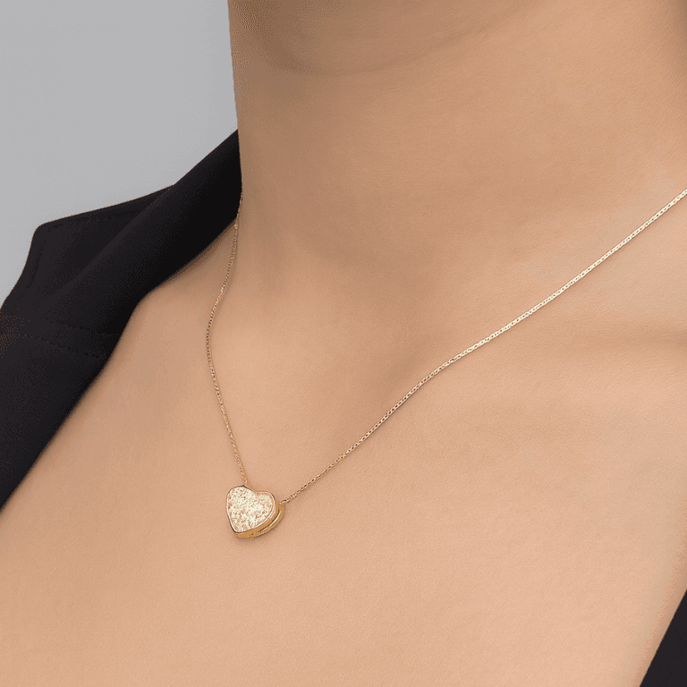 Colar com Pingente de Coração Cravejado Banhado a Ouro 18K — default