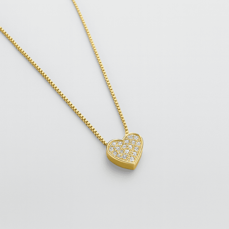 Colar com Pingente de Coração Cravejado Banhado a Ouro 18K